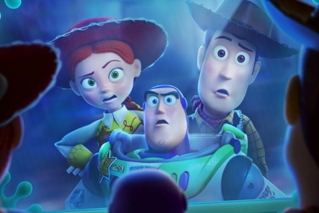 新剧照发布！《玩具总动员5》直面电子产品的时代挑战