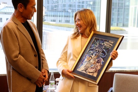 意大利总理访日会面《北斗神拳》作者！获赠原画庆生